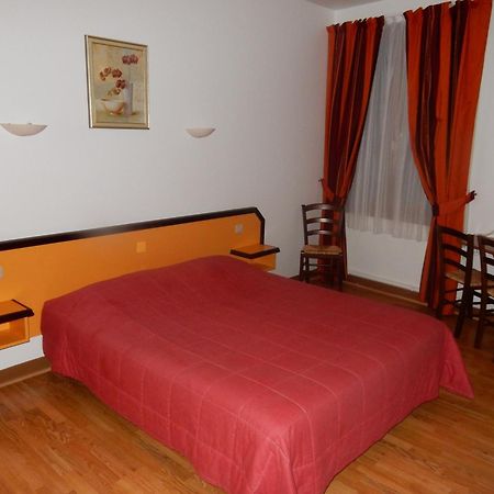 קור-שברני Logis Hotel Saint-Hubert חדר תמונה