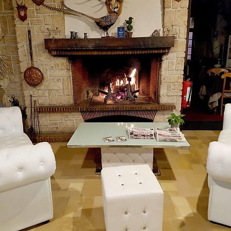 קור-שברני Logis Hotel Saint-Hubert מראה חיצוני תמונה