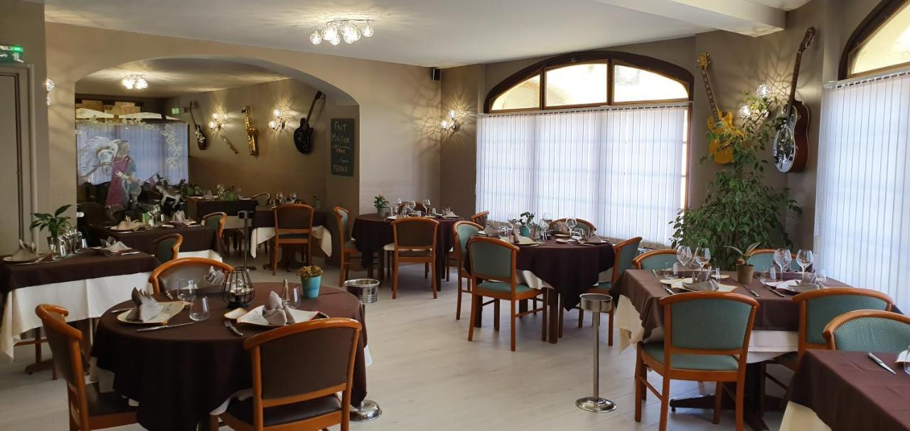 קור-שברני Logis Hotel Saint-Hubert מראה חיצוני תמונה