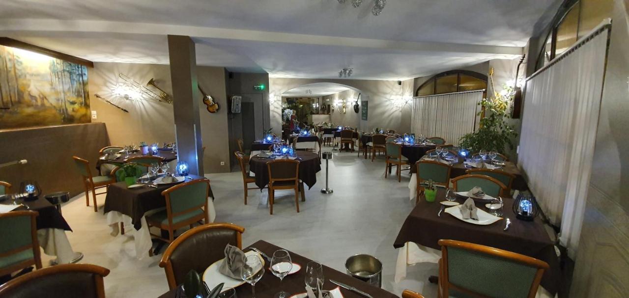 קור-שברני Logis Hotel Saint-Hubert מראה חיצוני תמונה