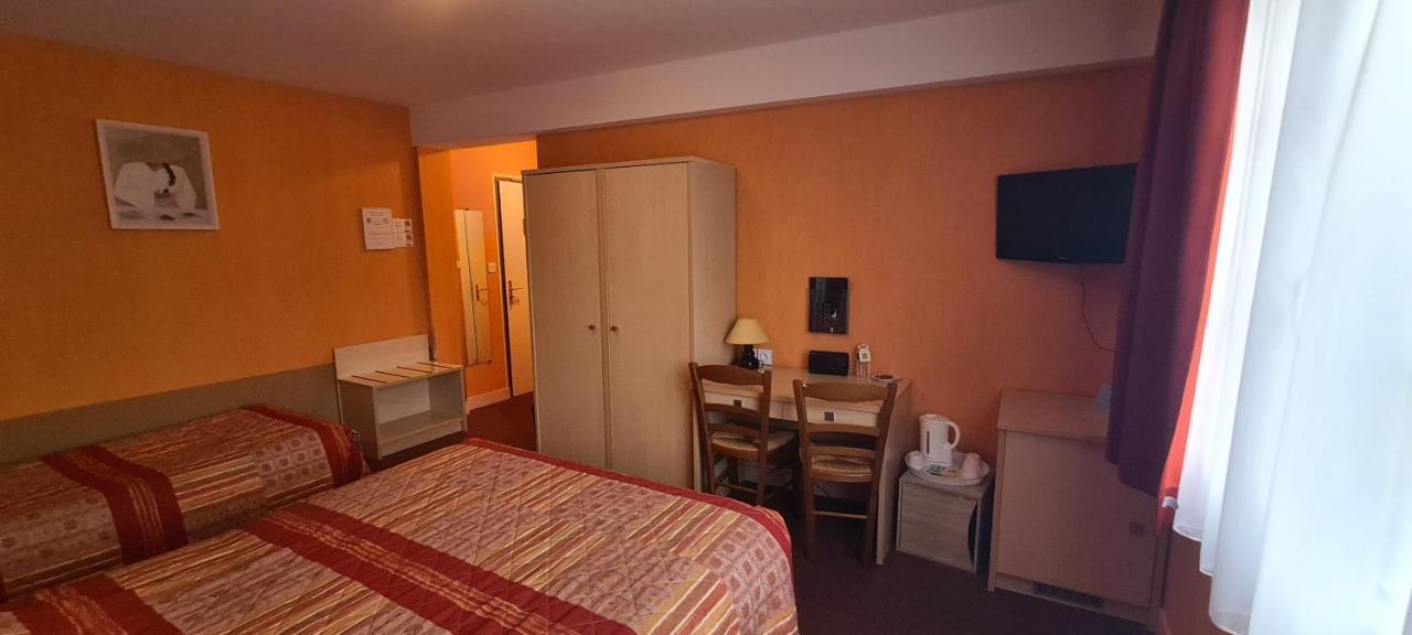 קור-שברני Logis Hotel Saint-Hubert מראה חיצוני תמונה