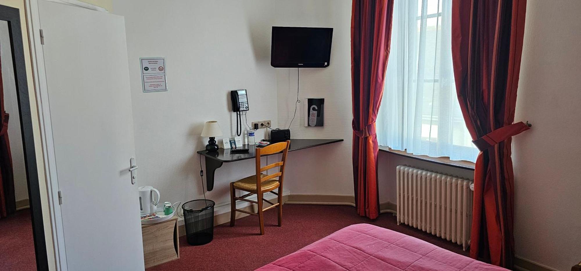 קור-שברני Logis Hotel Saint-Hubert מראה חיצוני תמונה