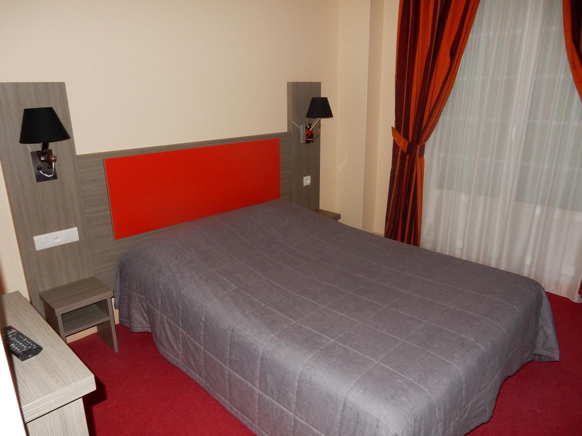 קור-שברני Logis Hotel Saint-Hubert מראה חיצוני תמונה