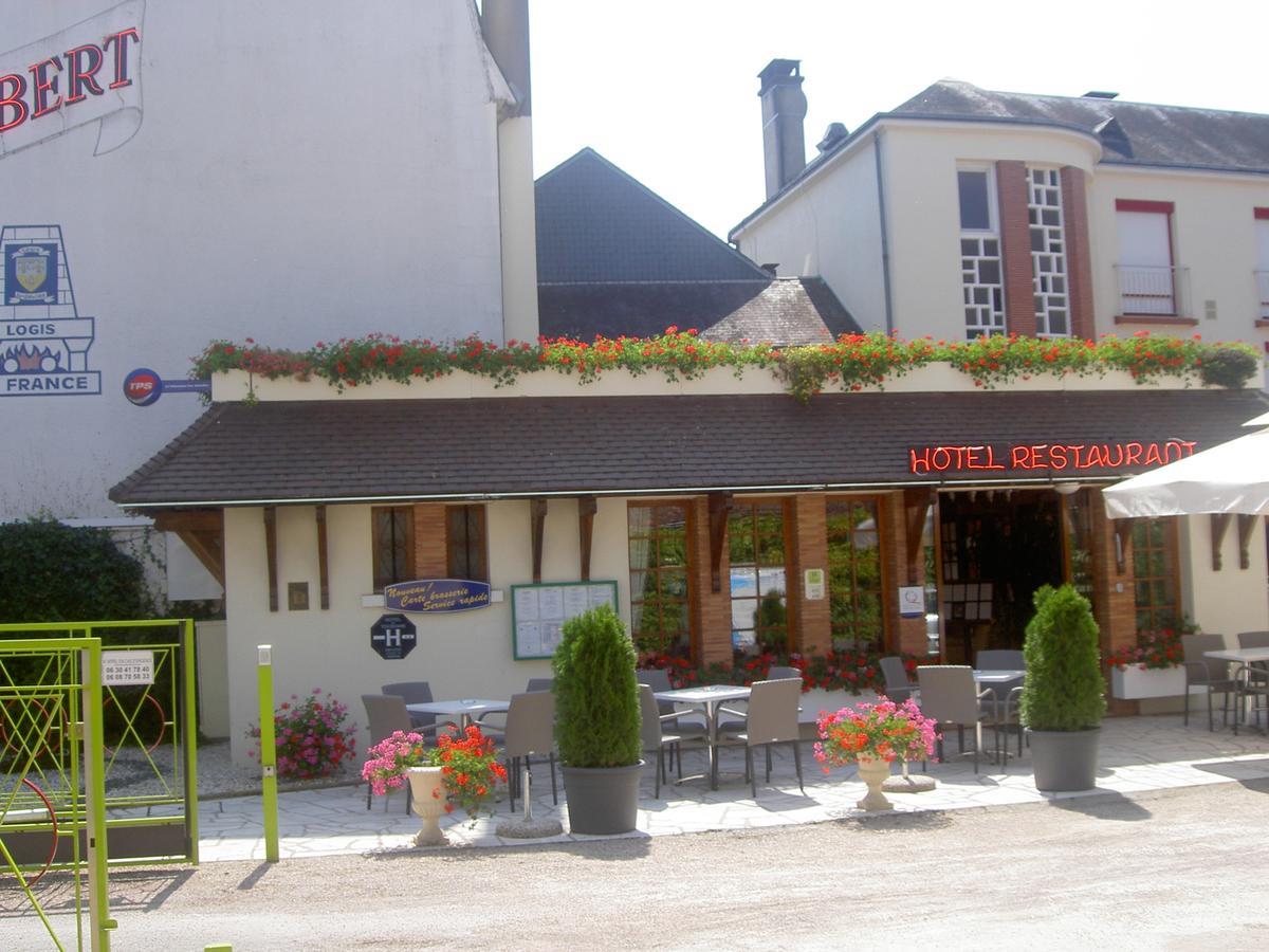 קור-שברני Logis Hotel Saint-Hubert מראה חיצוני תמונה