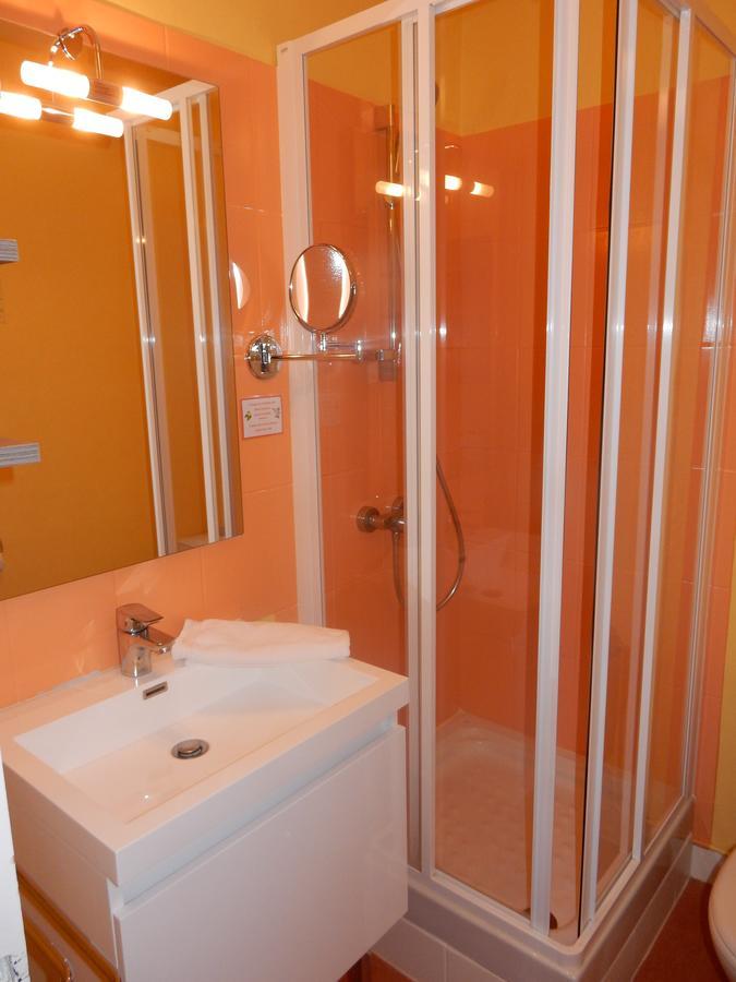 קור-שברני Logis Hotel Saint-Hubert מראה חיצוני תמונה