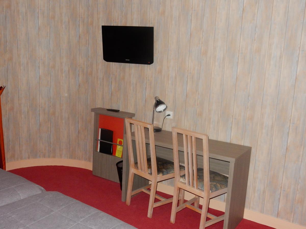 קור-שברני Logis Hotel Saint-Hubert מראה חיצוני תמונה