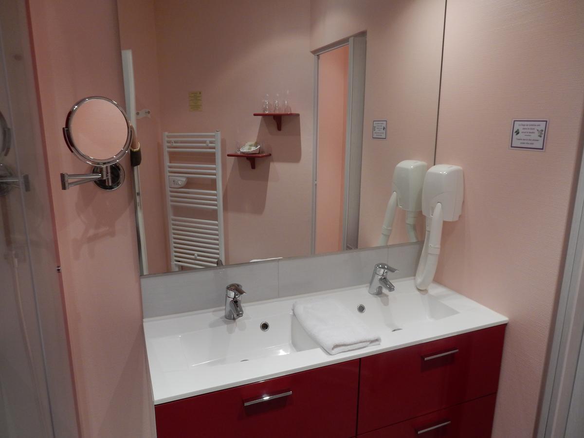 קור-שברני Logis Hotel Saint-Hubert מראה חיצוני תמונה