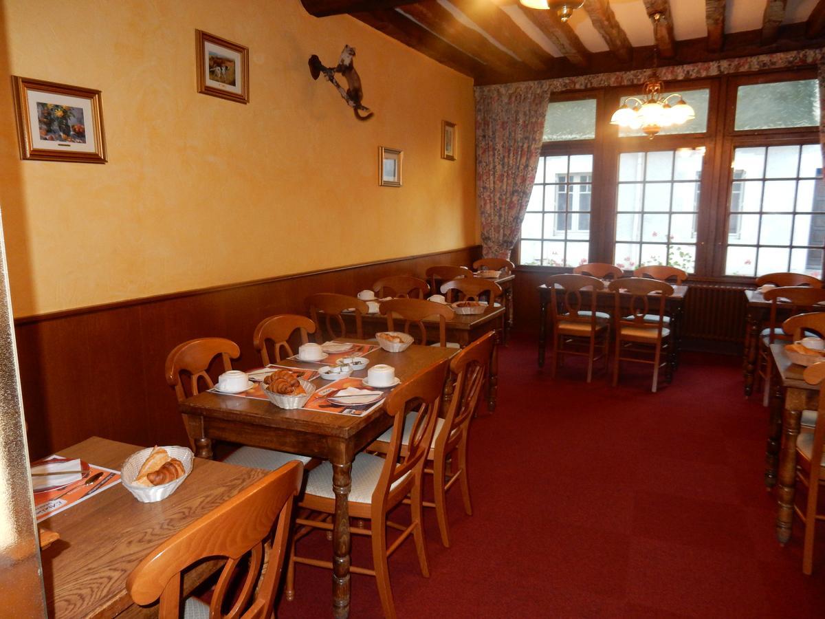 קור-שברני Logis Hotel Saint-Hubert מראה חיצוני תמונה