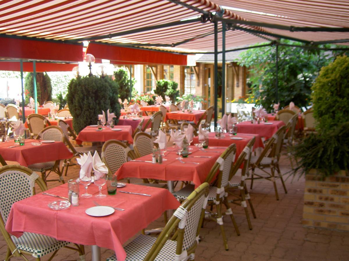קור-שברני Logis Hotel Saint-Hubert מראה חיצוני תמונה