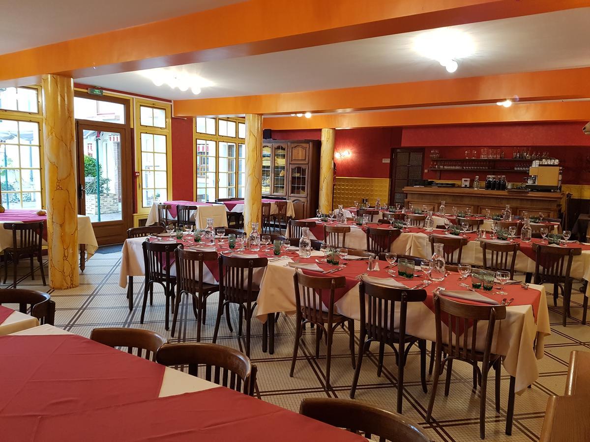 קור-שברני Logis Hotel Saint-Hubert מראה חיצוני תמונה