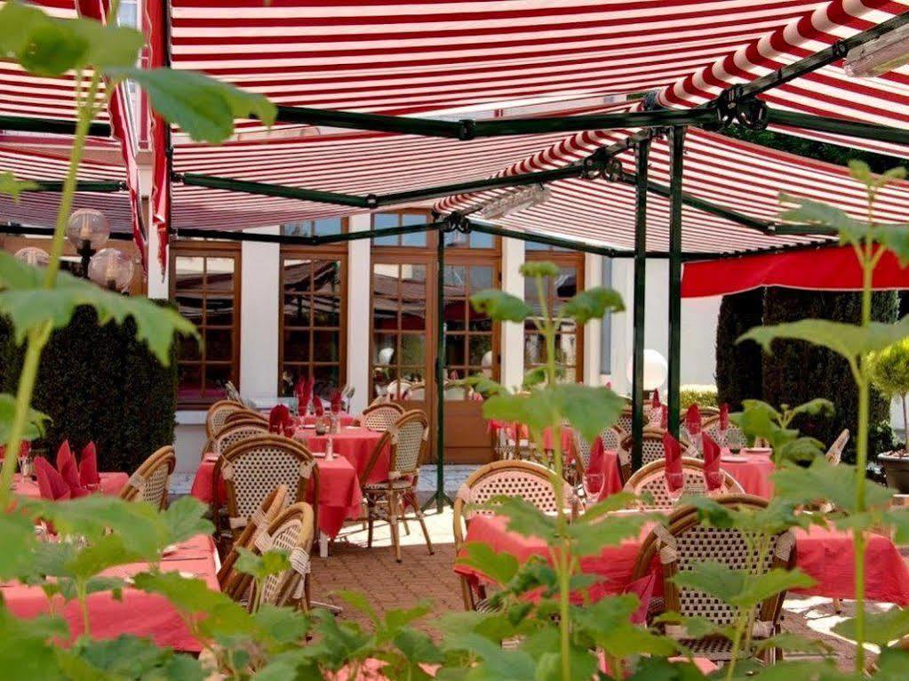 קור-שברני Logis Hotel Saint-Hubert מראה חיצוני תמונה