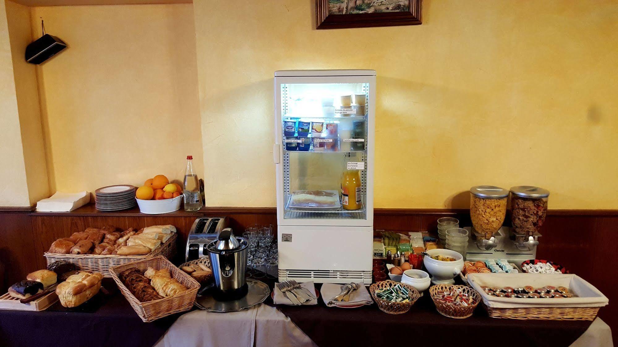 קור-שברני Logis Hotel Saint-Hubert מראה חיצוני תמונה